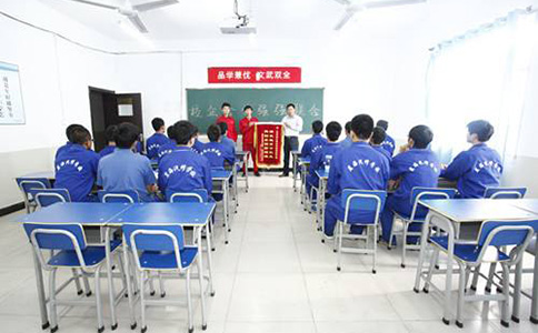 選擇重慶汽修學(xué)校，要注意哪幾點(diǎn)?
