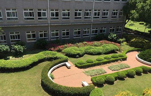 德欽縣城鎮(zhèn)中學
