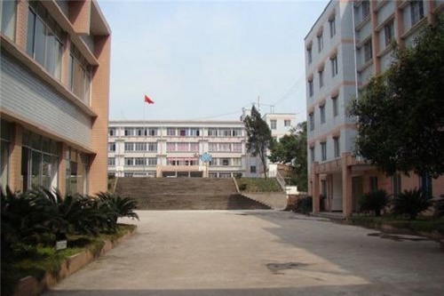 四川成都青蘇職業(yè)中專學(xué)校學(xué)費(fèi)好多錢(qián)