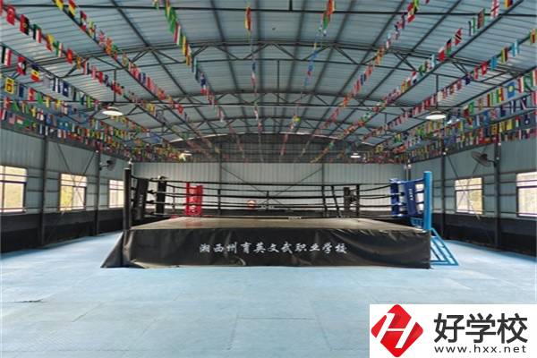 湖南省鳳凰縣有哪些中專？辦學特色是什么？