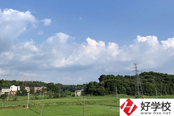 婁底市工貿(mào)職業(yè)中專學校有哪些專業(yè)？就業(yè)前景怎么樣？