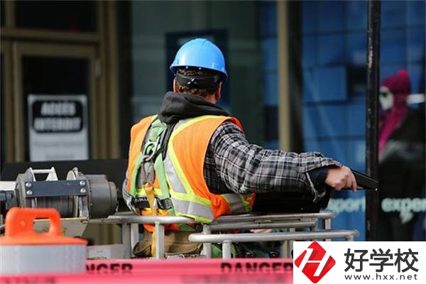 湖南中職學(xué)校什么專業(yè)“錢”途最好？有什么優(yōu)缺點(diǎn)？