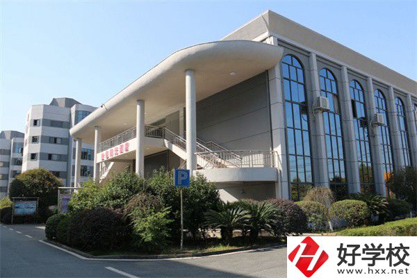 湖南有特色專業(yè)的中專有哪幾所？特色在哪里？