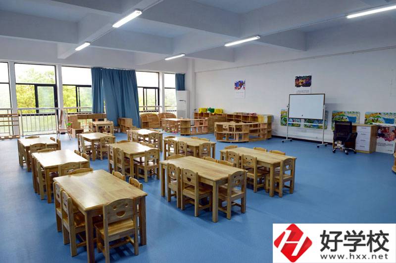 湘潭市工業(yè)貿(mào)易中等專業(yè)學(xué)校實(shí)訓(xùn)室