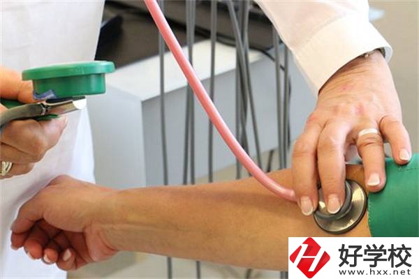郴州有開設(shè)護(hù)理專業(yè)的中職嗎？哪些專業(yè)開設(shè)較多？