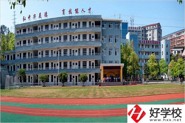 懷化市旅游學(xué)校是公辦的嗎？學(xué)費(fèi)情況怎么樣？