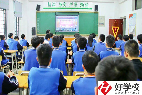 長(zhǎng)沙華中涉外職業(yè)高中的商務(wù)日語(yǔ)專業(yè)怎么樣？學(xué)費(fèi)貴嗎？