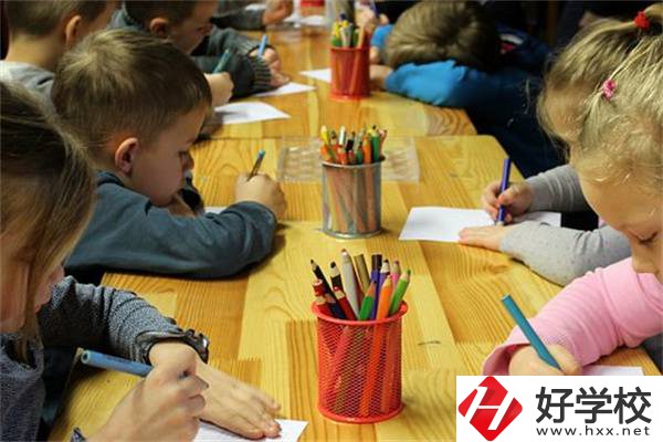 在湖南想當(dāng)老師可以學(xué)哪些專業(yè)？需要考證嗎？