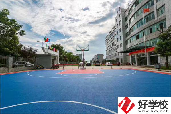 湘潭財(cái)經(jīng)職業(yè)技術(shù)學(xué)校是公辦的嗎？有什么特色？