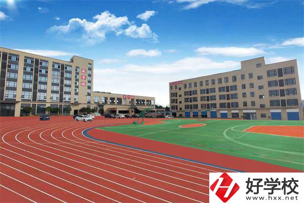 婁底衛(wèi)校招初中生嗎？學費貴嗎？