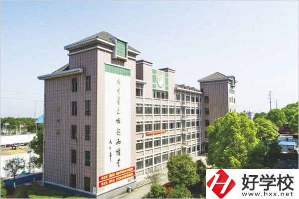 益陽的衛(wèi)校外地人可以上嗎？學(xué)費(fèi)要多少？