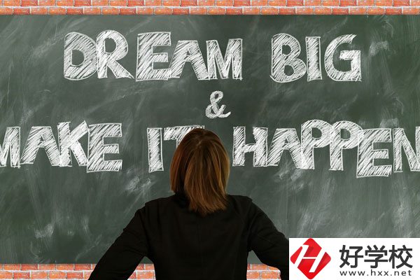 長沙鐵航職業(yè)中等技術(shù)學(xué)校有哪些專業(yè)？學(xué)費貴不貴？