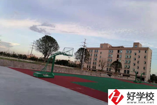 湘潭計(jì)算機(jī)技術(shù)學(xué)校是技校嗎？有什么專(zhuān)業(yè)？