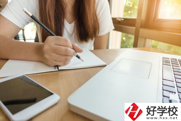 南岳區(qū)職業(yè)中等專業(yè)學(xué)校環(huán)境好不好，宿舍怎么樣？