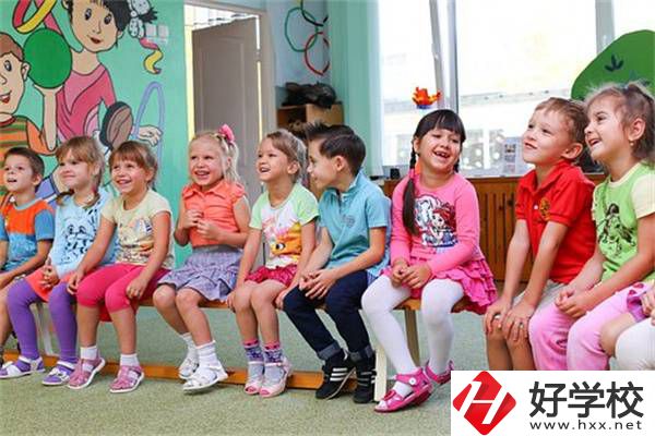在湖南想當(dāng)老師可以學(xué)哪些專業(yè)？需要考證嗎？