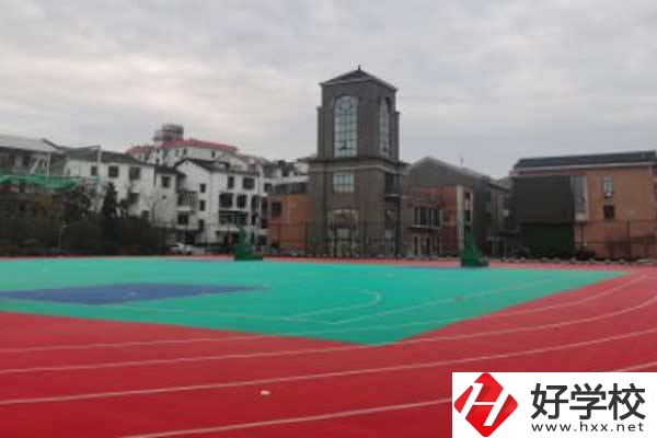 長沙科技工程學(xué)校有什么招生專業(yè)？學(xué)費(fèi)貴嗎？