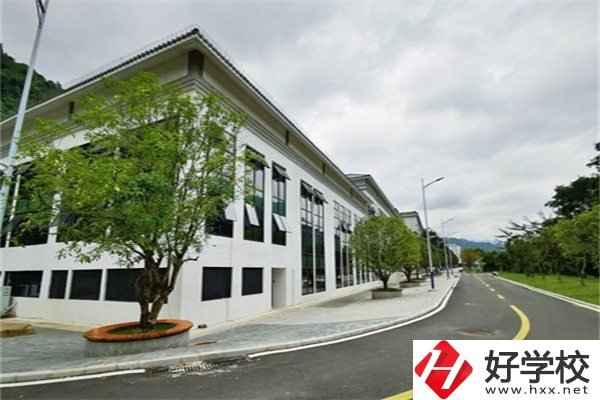 張家界公辦職高有哪幾所？一年學費多少？