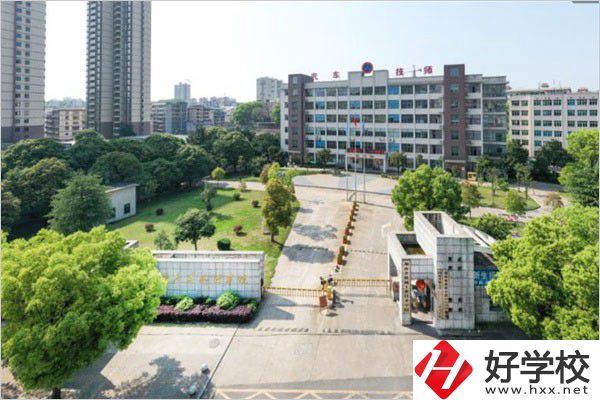 邵陽市機(jī)械工業(yè)職業(yè)學(xué)校大門
