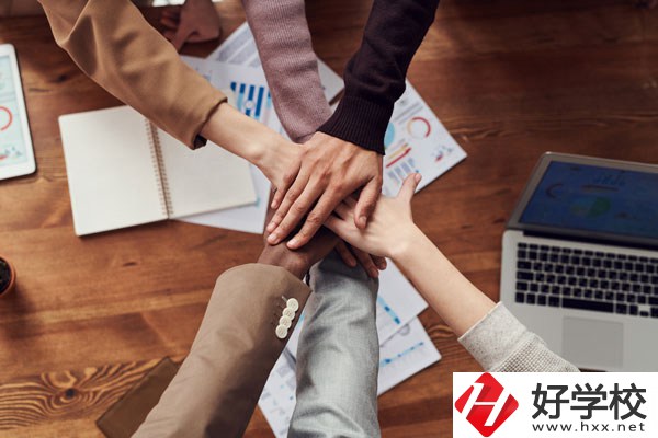 在長沙讀技校學(xué)數(shù)控技術(shù)專業(yè)，就業(yè)前景怎么樣?