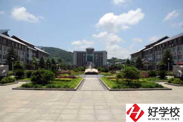 湘西州經(jīng)濟(jì)貿(mào)易學(xué)校開設(shè)了哪些專業(yè)？學(xué)費(fèi)是多少？