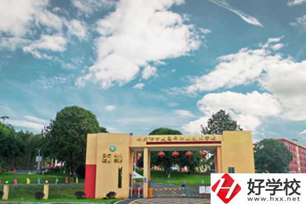郴州市中大高科職業(yè)技術(shù)學(xué)校有哪些特色和優(yōu)勢？