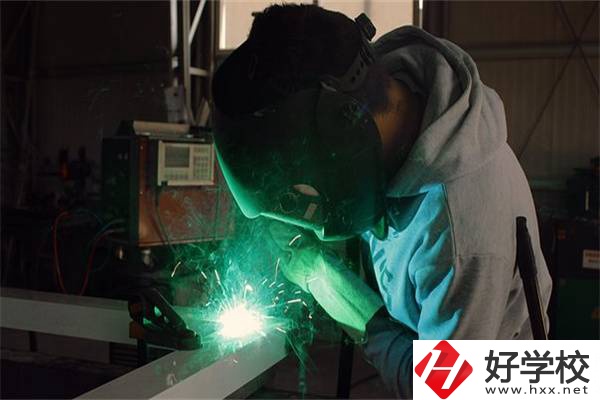 在湖南選擇技校就讀有什么優(yōu)勢(shì)？讀技校怎么樣？