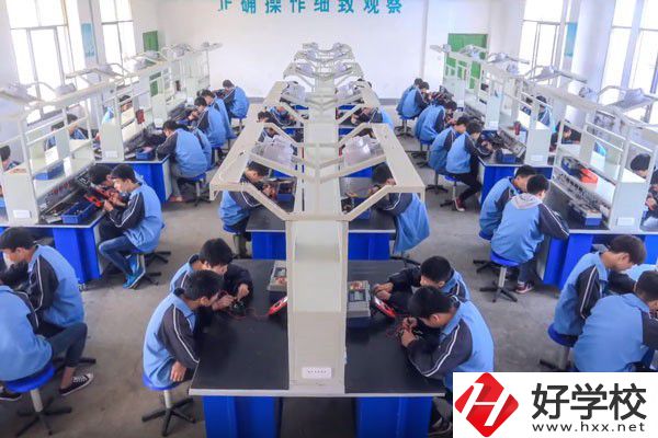長沙學(xué)服裝設(shè)計(jì)可以去哪些中職？專業(yè)好就業(yè)嗎？