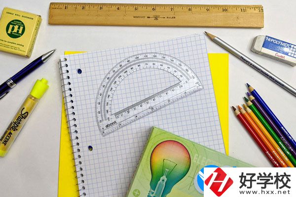 湘潭交通職業(yè)學(xué)校學(xué)費(fèi)貴不貴，宿舍怎么樣？