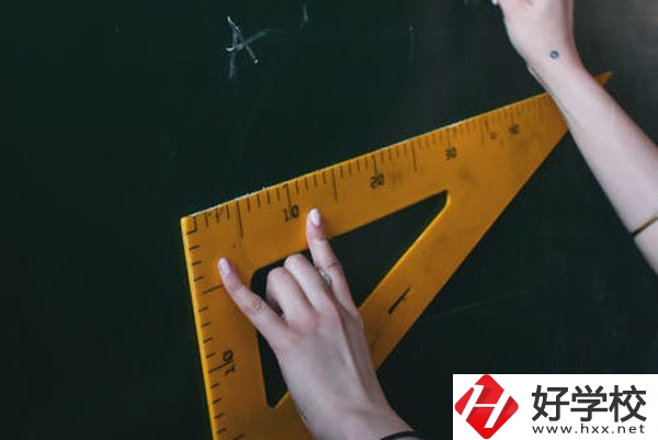 郴州市第一職業(yè)中專的學費多少錢？值得讀嗎？