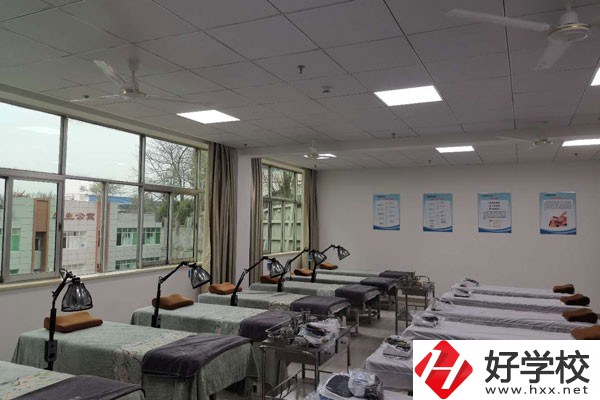 長沙康明中等職業(yè)學校實訓(xùn)室