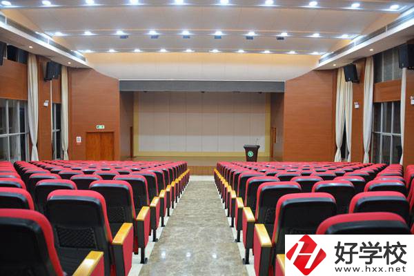 常德女子外語(yǔ)學(xué)校有哪些專業(yè)，就業(yè)前景如何？