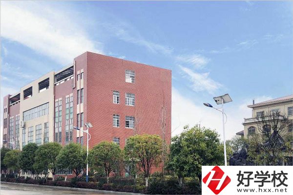永州方政職校和寧遠(yuǎn)縣職業(yè)中專學(xué)校哪個(gè)比較好？