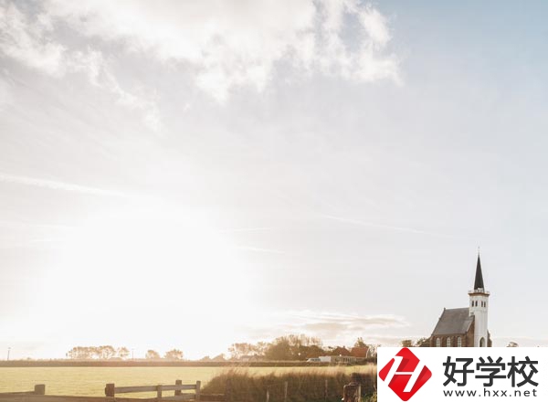 岳陽(yáng)物流工程職業(yè)學(xué)校有什么特色專(zhuān)業(yè)？