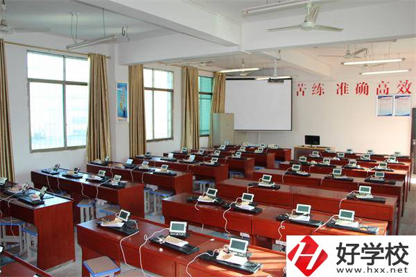 婁底市第一職業(yè)中學(xué)有五年制專業(yè)嗎？錄取要求高嗎？