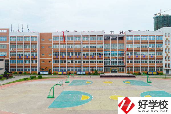 湖南有哪些技工學(xué)校適合女孩子學(xué)習(xí)？