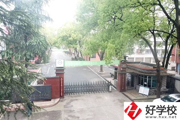 邵陽市遠(yuǎn)航中等職業(yè)技術(shù)學(xué)校大門