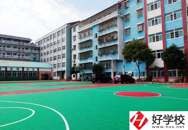 岳陽(yáng)市中山財(cái)經(jīng)職業(yè)學(xué)校的辦學(xué)條件怎么樣？