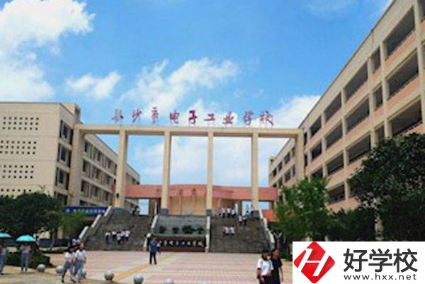 長沙市電子工業(yè)學(xué)校開設(shè)了哪些熱門專業(yè)？