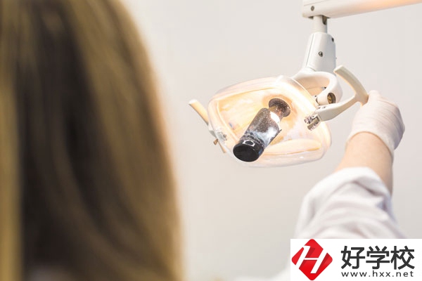 核工業(yè)衛(wèi)生學(xué)校護(hù)理專業(yè)值得學(xué)嗎？有沒有前途？