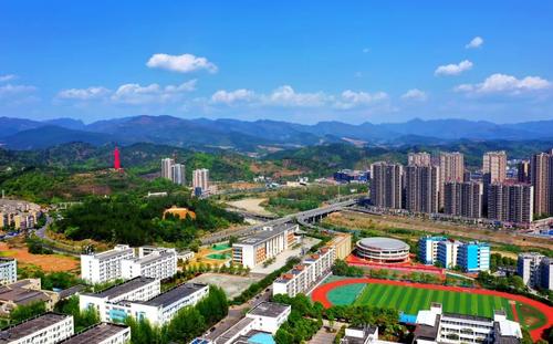 四川信息職業(yè)技術(shù)學(xué)院在哪個城市？