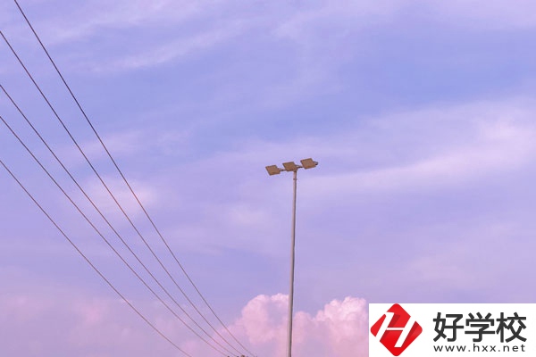 婁底市工貿職業(yè)中專學校怎么樣？