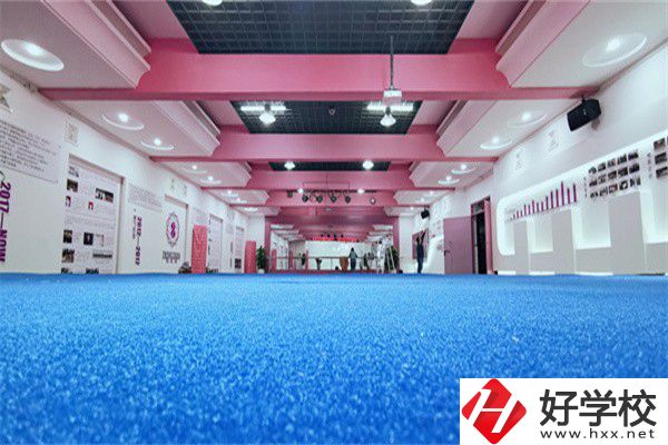 常德中山外語職業(yè)學(xué)校有哪些辦學(xué)特色？學(xué)費貴嗎？