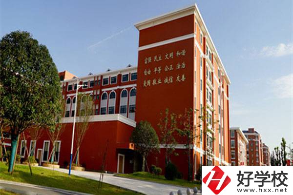 湖南醫(yī)藥職業(yè)中等專業(yè)學(xué)校在哪里？值得報(bào)考嗎？
