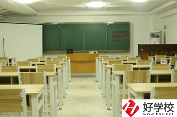 湖南長(zhǎng)沙藝術(shù)學(xué)校專業(yè)學(xué)費(fèi)是多少，有哪些助學(xué)政策？