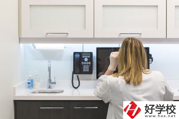 女生在衡陽讀衛(wèi)校怎么樣？有前途嗎？