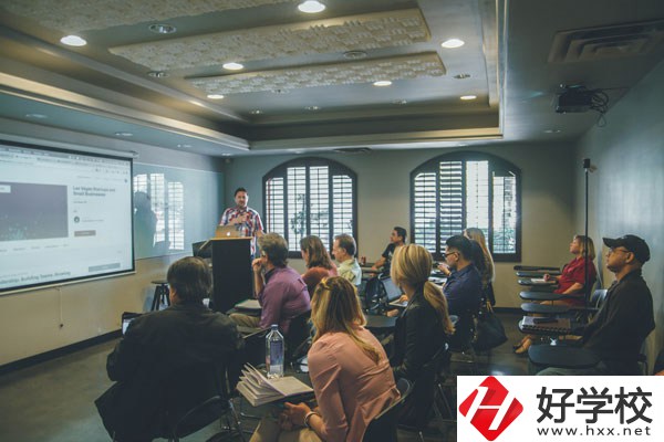 郴州有哪些公立的中專學(xué)校？專業(yè)有哪些？