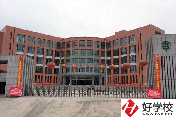 湘西花垣縣有中專學(xué)校嗎？學(xué)校怎么樣？