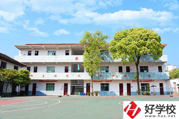 懷化有學(xué)舞蹈的中專學(xué)校嗎？招生人數(shù)多嗎？