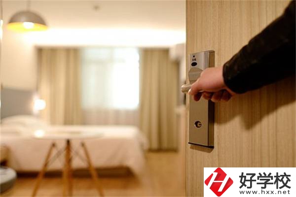 郴州有開設(shè)護(hù)理專業(yè)的中職嗎？哪些專業(yè)開設(shè)較多？
