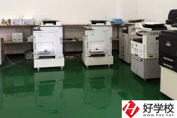 新化縣楚怡工業(yè)學校怎么樣，辦學條件好嗎？